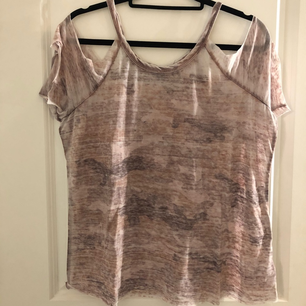 Express cut out shoulder pink camo t shirt